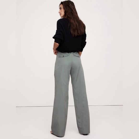 NWT! Banana Republic Gray Succulent
The Everyday Wide Leg Pant - Size Large - Picture 2 of 8